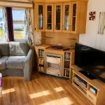 Vardagsrum i villavagn med tv