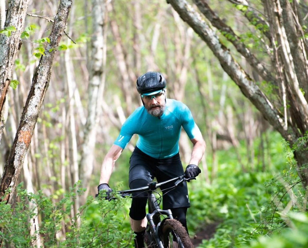 Kinnekulle Cykling MTB 21-1- Photo Cred Daniel Bre Mtb cykling i skogen i stenungsund